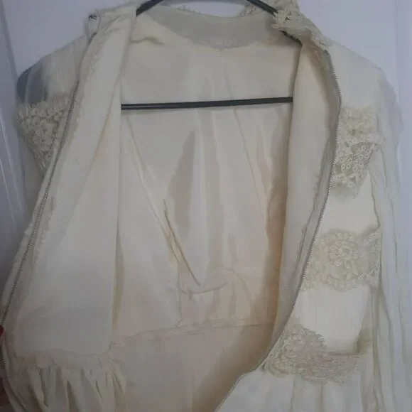Vintage 1970s Wedding Gown size 10 - Picture 11 of 13